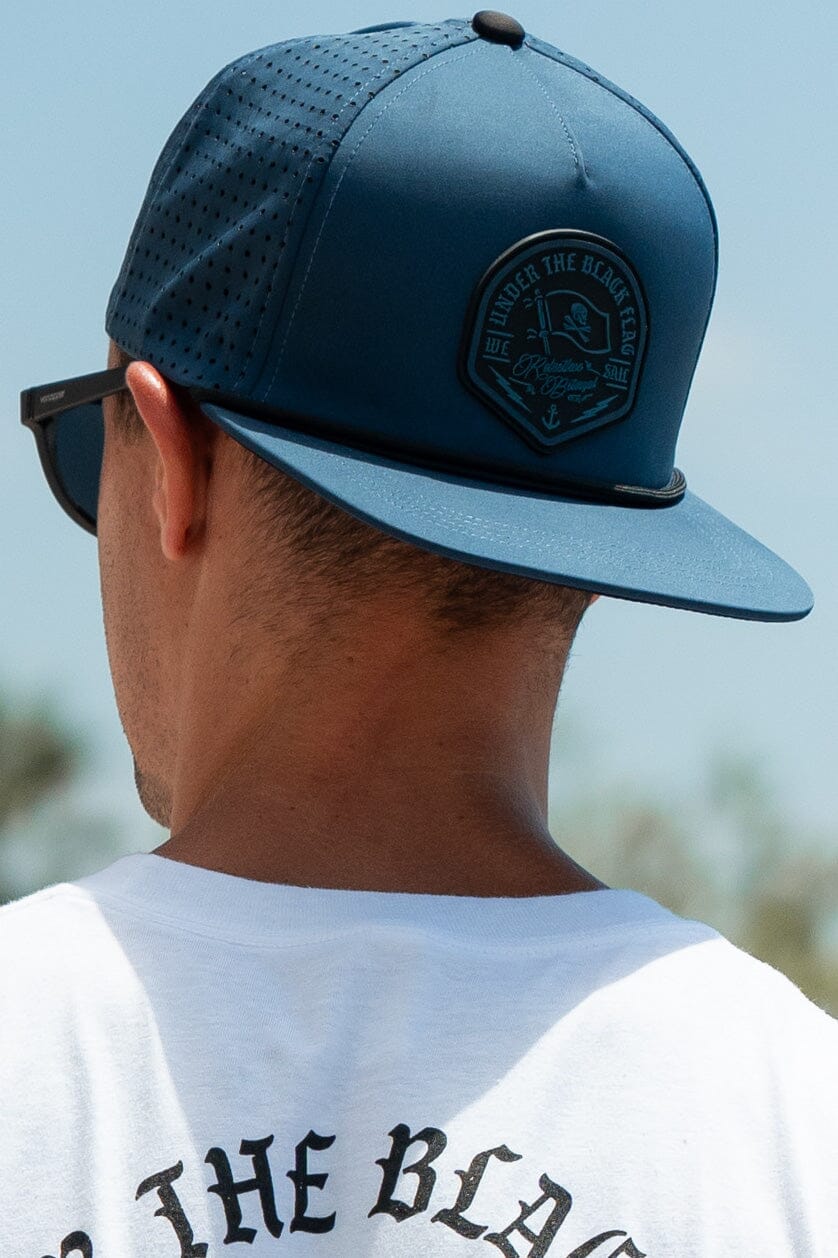 下沉或游泳 BLACKOUT Snapback