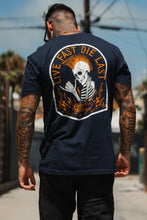 将图片加载到图库查看器，Live Fast Navy T-Shirt