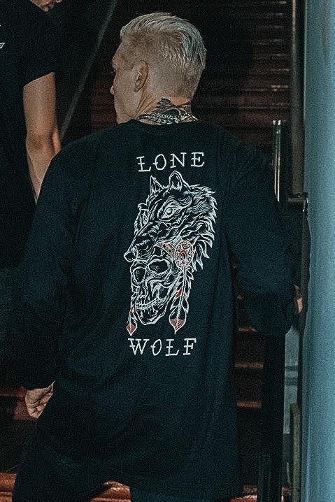 betrayal card sleeves Lone Wolf Long Sleeve RED S / Black